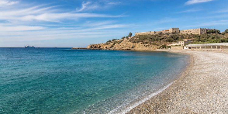 Playas de Ceuta: una guía para disfrutarlas sin prisas
