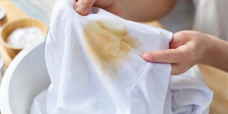 Cómo quitar las manchas más difíciles de la ropa: guía práctica y segura