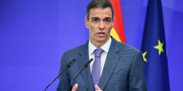 Pedro Sánchez regresa a La Moncloa tras 23 días de estancia en Lanzarote en pleno agravamiento de la crisis migratoria de Ceuta
