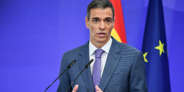 Pedro Sánchez regresa a La Moncloa tras 23 días de estancia en Lanzarote en pleno agravamiento de la crisis migratoria de Ceuta