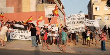 La tensión se desborda en Loma Colmenar: los vecinos exigen seguridad entre discusiones y presencia policial