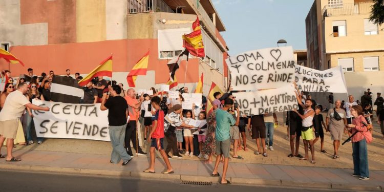 La tensión se desborda en Loma Colmenar: los vecinos exigen seguridad entre discusiones y presencia policial