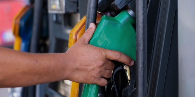 La ‘operación retorno’ llega con las gasolinas un 21% más caras que antes de las vacaciones