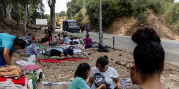 «Tengo miedo a ser violada»: la angustia de las niñas migrantes en Ceuta impulsa la creación de campamentos y patrullas ciudadanas