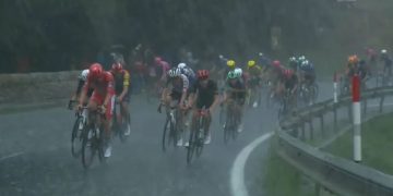Una violenta granizada obliga a suspender la tercera etapa de La Vuelta a España tras el gesto de Pogacar y el refugio de Landa