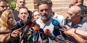 Vox acusa al Gobierno de traición por la crisis de Ceuta y anuncia que activará el artículo 102 de la Constitución