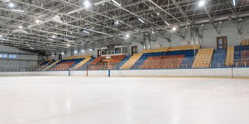 Juan Vivas se compromete a preservar los polideportivos de Ceuta