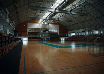 Rechazo en Ceuta al uso de polideportivos para albergar migrantes