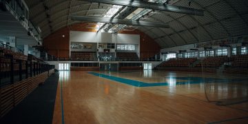 Rechazo en Ceuta al uso de polideportivos para albergar migrantes
