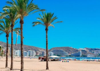 La Guardia Civil investiga el hallazgo de los cadáveres de un matrimonio en el jacuzzi de su vivienda en Cullera