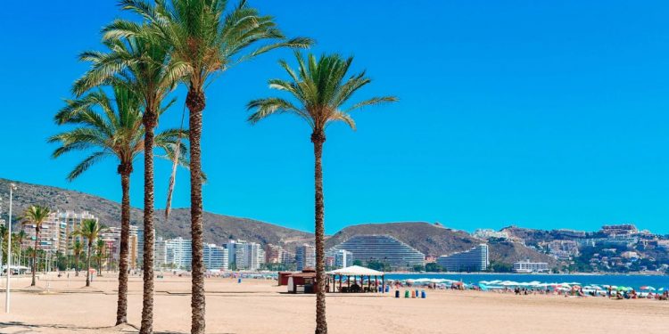 La Guardia Civil investiga el hallazgo de los cadáveres de un matrimonio en el jacuzzi de su vivienda en Cullera