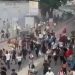 La Policía Nacional dispersa con gases lacrimógenos un altercado masivo durante el reparto de comida en el Trampolín