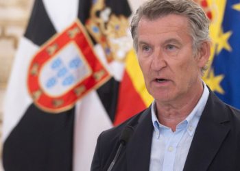 Feijóo exige convocar de urgencia la Comisión de Secretos Oficiales tras las contradicciones entre Robles y Marlaska por Ceuta