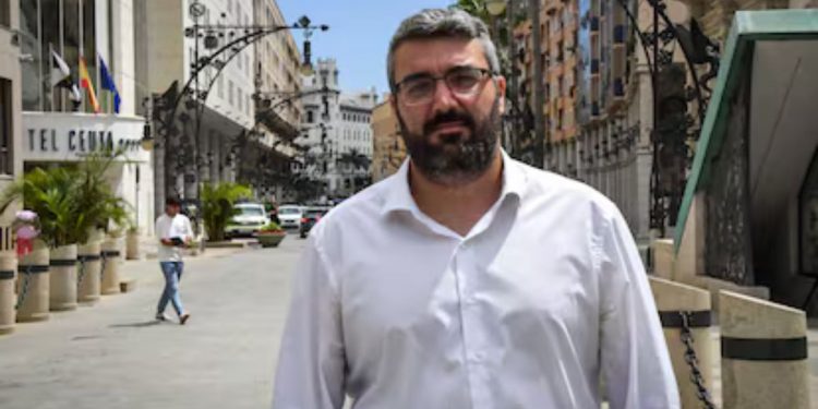 El diputado Melchor León insiste en la dimisión del delegado del Gobierno en Ceuta y exige no convertir la ciudad en «un gran CETI»