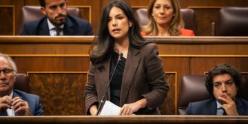 Pepa Millán (Vox) acusa al Gobierno de dejar a Ceuta «vendida» ante un «ejército de varones armados»