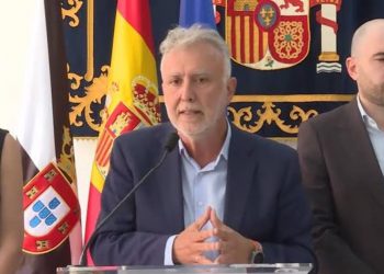 Torres descarta el uso de polideportivos en Ceuta para el triaje de migrantes «salvo circunstancias extremas»