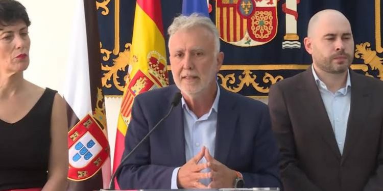 Torres descarta el uso de polideportivos en Ceuta para el triaje de migrantes «salvo circunstancias extremas»