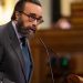 El diputado José María Sánchez denuncia haber sido tachado de «racista» y «cruel», al tiempo que se refiere al ministro como «Trolaños», «mente enferma» o «borrico».