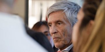 Marlaska cifra en 5.000 los migrantes que permanecen en Ceuta y anuncia 35,5 millones para reforzar los espigones y crear un nuevo centro