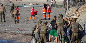 El Juzgado de Ceuta decreta la expulsión del país para 11 de los 12 migrantes detenidos por la agresión a cuatro militares en Benzú