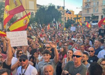 Un centenar de personas se moviliza en Ceuta frente a la Delegación del Gobierno