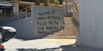Aparecen pintadas contra Mohamed VI en varios puntos de Ceuta en plena crisis migratoria