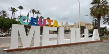 Melilla coloca el nombre de Ceuta junto al monolito de la Constitución en un nuevo gesto de apoyo a la ciudad hermana