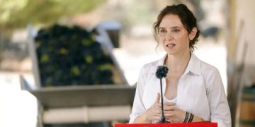 Ayuso desafía al delegado del Gobierno por la marcha de Ceuta: «No tiene narices a mandarnos a los antidisturbios»