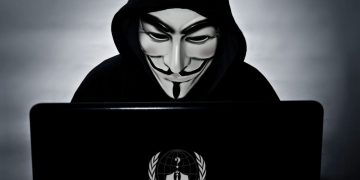 Anonymous respalda las acusaciones de Sánchez a Rusia e Israel y lanza una advertencia a Europa