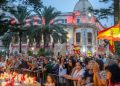 Cientos de velas iluminan la Plaza de África en una emotiva vigilia previa al Día de Ceuta