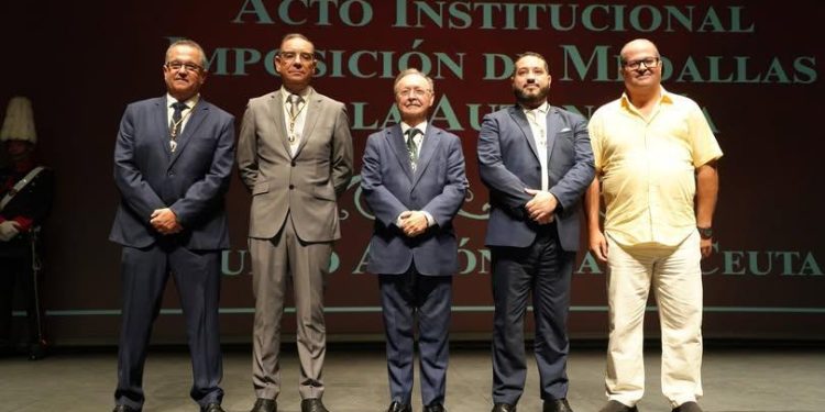 Vivas afirma que Ceuta superará el momento crítico