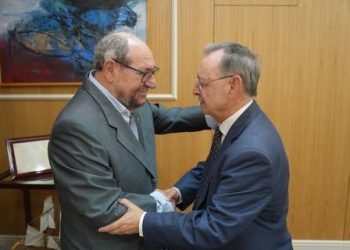 Juan Vivas recibe al presidente de Bidafarma