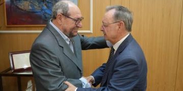 Juan Vivas recibe al presidente de Bidafarma