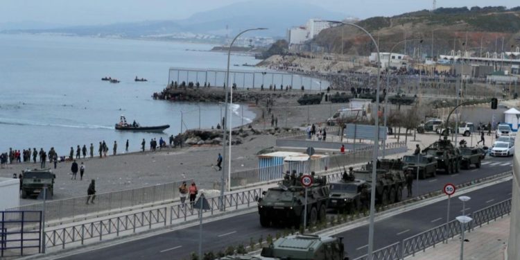 Detenido un individuo en Ceuta tras intentar apuñalar a un soldado de Regulares en el puerto