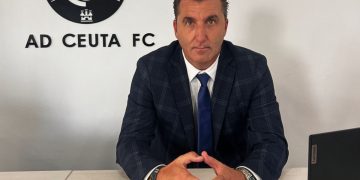 La crisis de la ciudad altera el mercado de la AD Ceuta: 15 rechazos de última hora y cuatro refuerzos sobre la bocina