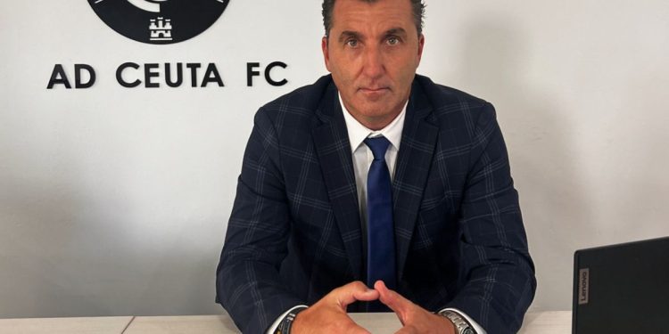 La crisis de la ciudad altera el mercado de la AD Ceuta: 15 rechazos de última hora y cuatro refuerzos sobre la bocina