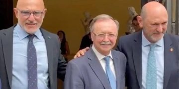 De la Fuente lleva la Copa del Mundo a Ceuta y arropa a los caballas