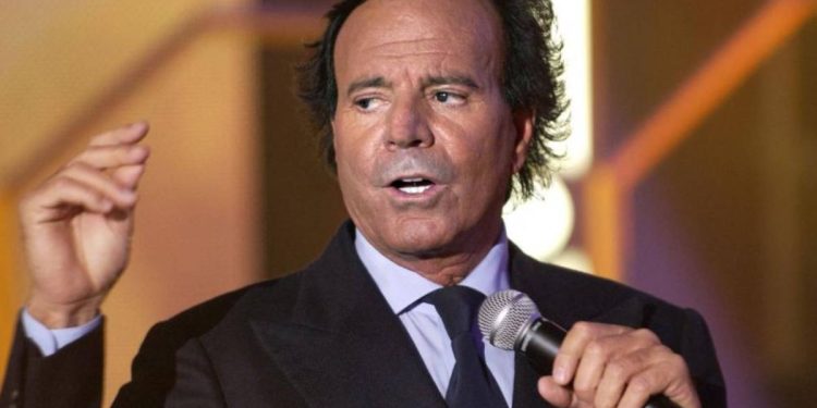 Extrabajadoras de Julio Iglesias presentan una querella por presunto acoso sexual