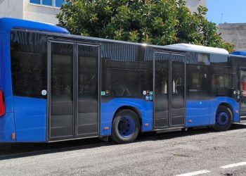 Apedrean un autobús en la Almadraba de Ceuta