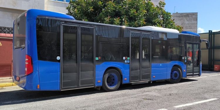 Apedrean un autobús en la Almadraba de Ceuta