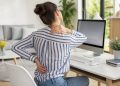 Cómo cuidar la espalda en el trabajo y en casa: hábitos que marcan la diferencia