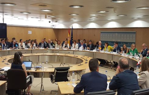 Las comunidades del PP apoyan a Ceuta y piden más fondos
