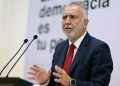 Torres defiende la provisionalidad de las carpas instaladas en el puerto de Ceuta