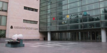 Juzgan en Valencia a un octogenario acusado de agredir sexualmente a cinco nietos