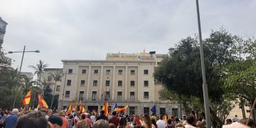 Cientos de ceutíes se concentran frente a la Delegación del Gobierno para exigir protección para la frontera