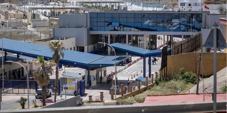 Veintiún inmigrantes expulsados de Ceuta tras ataque a militares