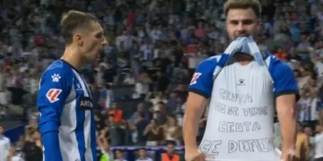 Marcos Fernández rinde homenaje a Ceuta tras su gol