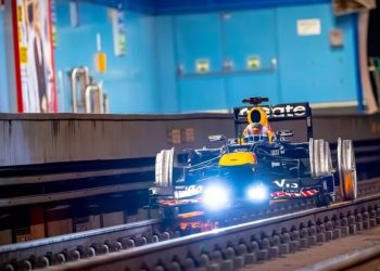 Red Bull adapta un F1 para circular por la red del metro de Madrid previo al GP de España