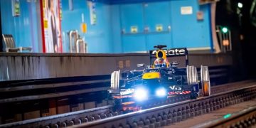 Red Bull adapta un F1 para circular por la red del metro de Madrid previo al GP de España