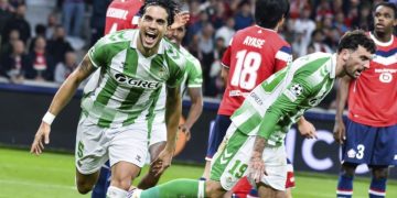 El Betis remonta al Lille (2-3) y firma un triunfal regreso a la Champions League 21 años después